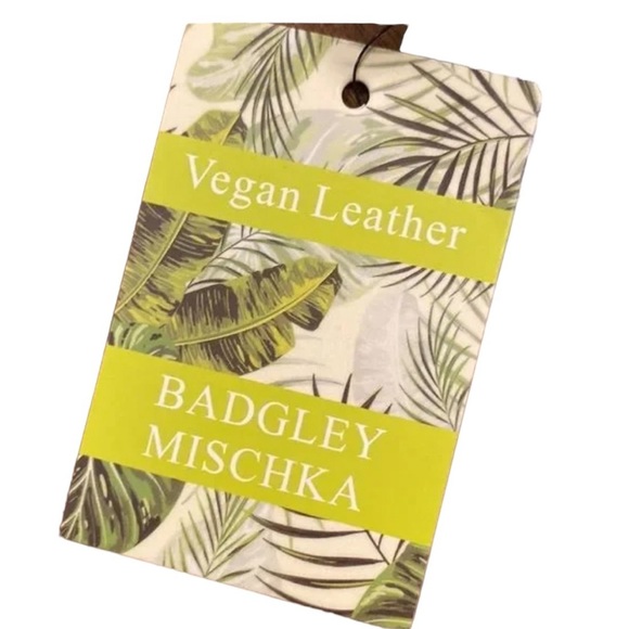 NWT 🚫CallOuts🚫Badgley Mishka Pink Blush Quilted Crossbody with studs - Picture 4 of 14